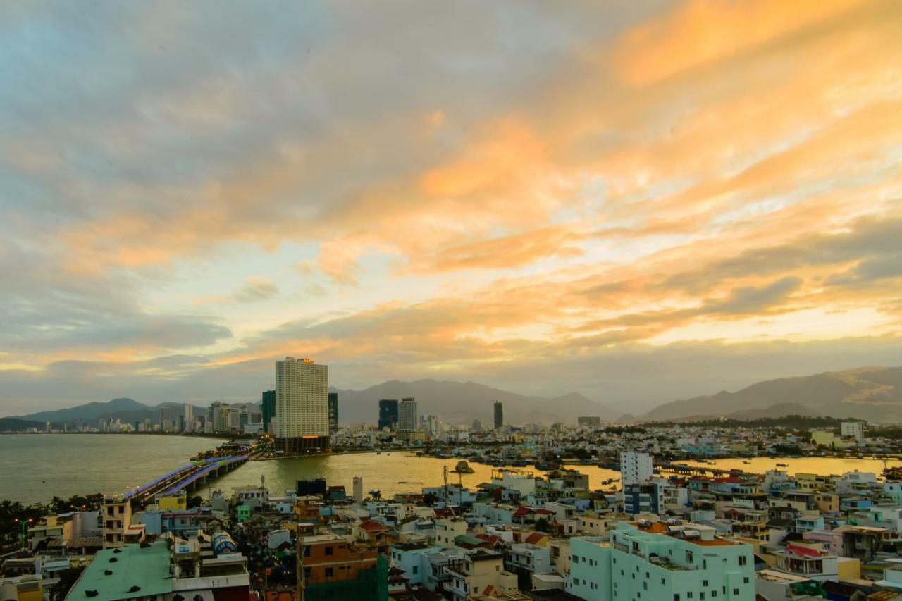 Oyo 176 374 Hotel Nha Trang Kültér fotó